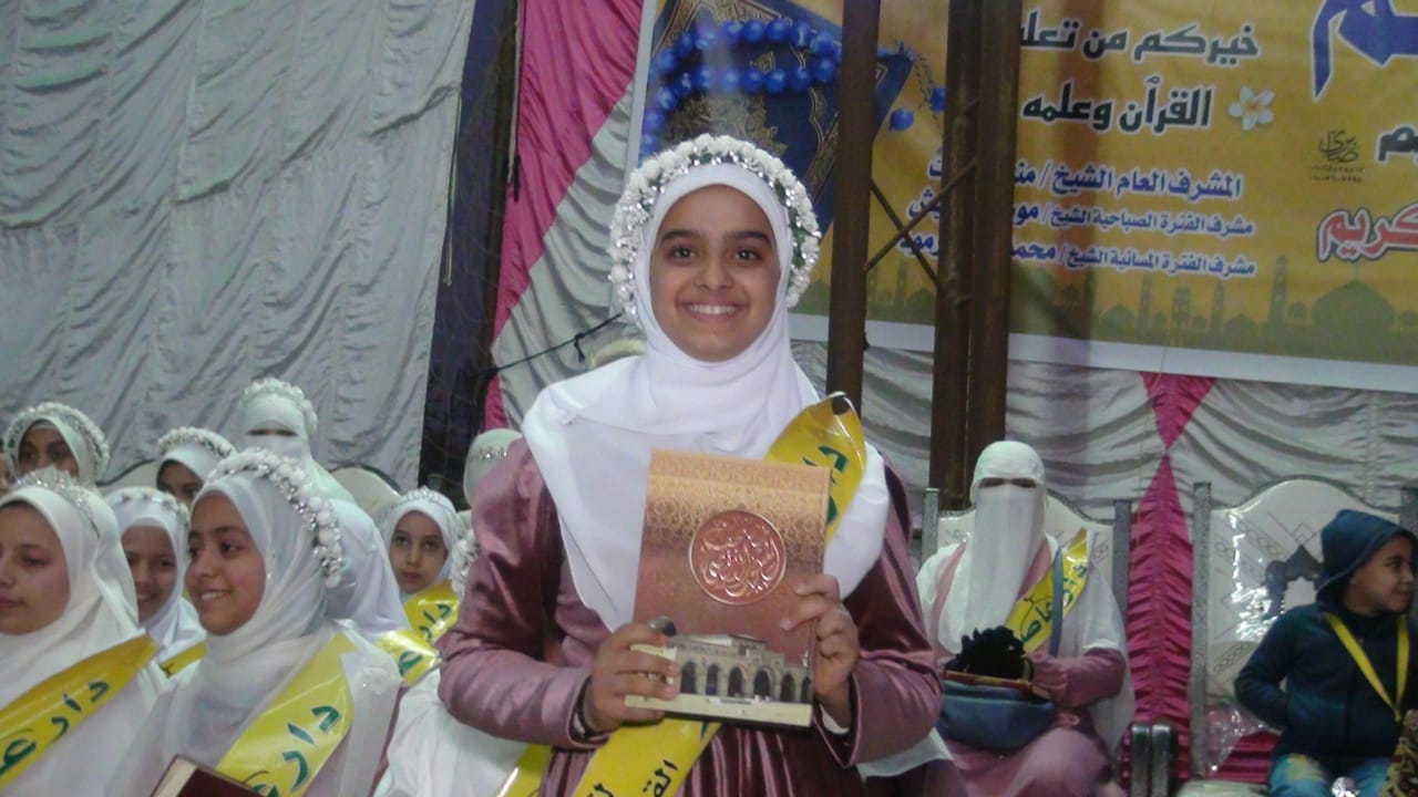 بالصور والفيديو : قرية أبورجوان تكرم 115 من حفظة القرآن الكريم بينهم الأولى على العالم